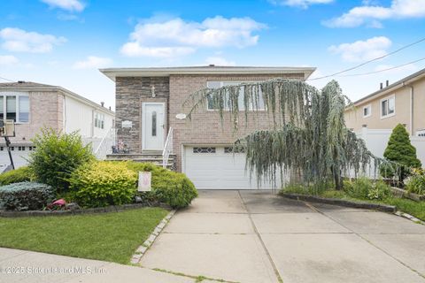 Photo of 49 Bamberger Lane, Staten Island, NY 10312 (MLS # 2503852)