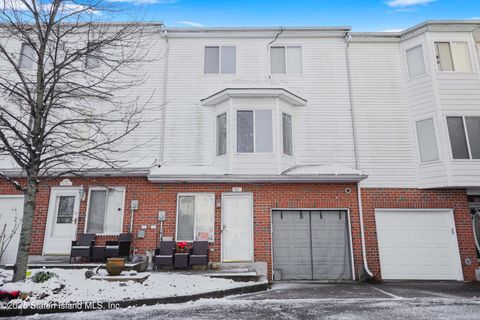 Photo of 48 Bianca Court, Staten Island, NY 10312 (MLS # 2500256)