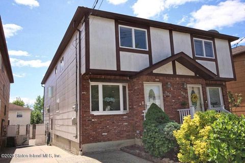Photo of 988 Rensselaer Avenue, Staten Island, NY 10309 (MLS # 2502892)