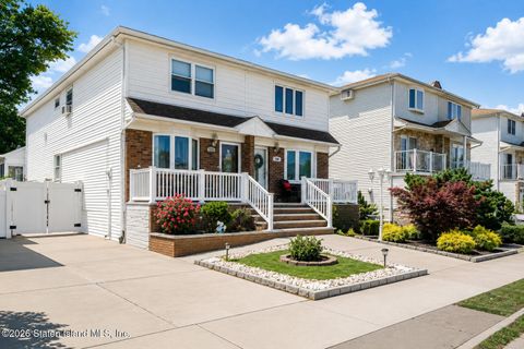 Photo of 356 Cortelyou Avenue, Staten Island, NY 10312 (MLS # 2602853)