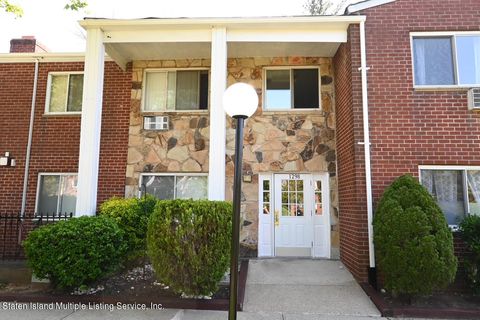 Photo of 1298 Rockland Avenue #2f, Staten Island, NY 10314 (MLS # 1162269)