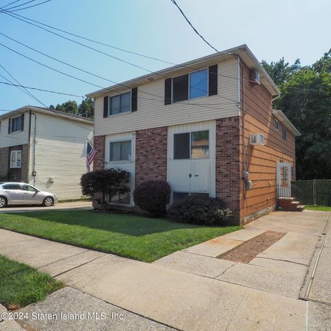 Photo of 9 Clove Way, Staten Island, NY 10301 (MLS # 2404189)