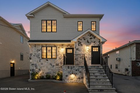 Photo of 234 Cambridge Avenue, Staten Island, NY 10314 (MLS # 2600647)