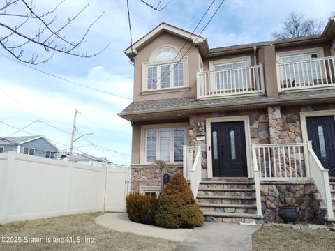 Photo of 471 Lincoln Avenue, Staten Island, NY 10306 (MLS # 2500906)