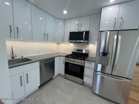 Photo of 28 Floyd Street, Staten Island, NY 10309 (MLS # 2505486)