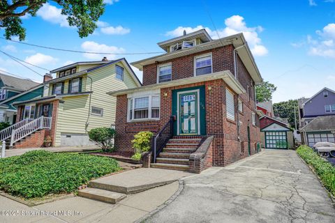 Photo of 204 Utter Avenue, Staten Island, NY 10314 (MLS # 2504104)
