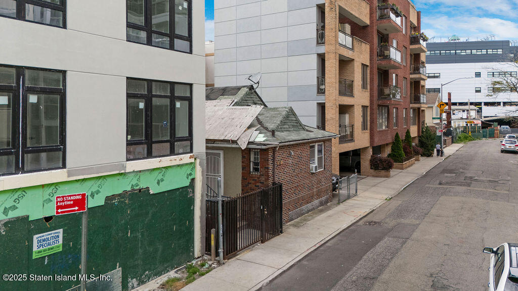 32 Brighton 2nd Place, Brooklyn, New York image 7