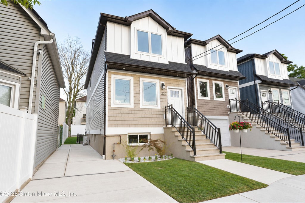 Photo of 223 Oder Avenue, Staten Island, NY 10304 (MLS # 2603890)