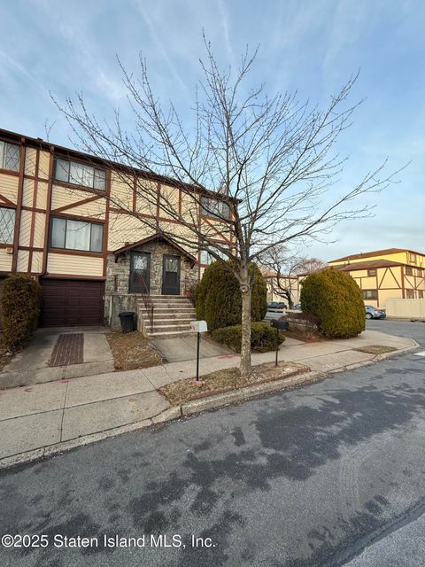 Photo of 33 Dreyer Avenue, Staten Island, NY 10314 (MLS # 2500961)