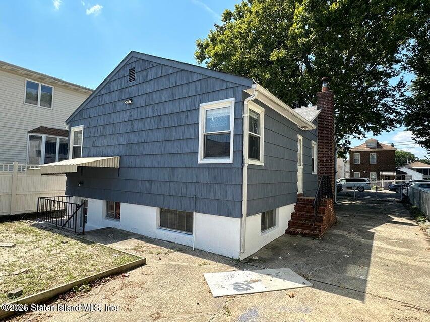 285 Mallory Avenue, Staten Island, New York image 3