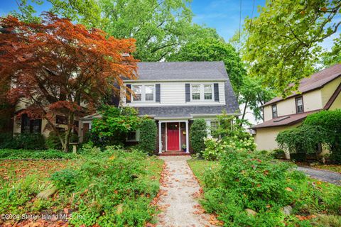 Photo of 60 Conyingham Avenue, Staten Island, NY 10301 (MLS # 2404575)