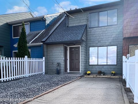 Photo of 182 Arlington Place, Staten Island, NY 10303 (MLS # 2406177)