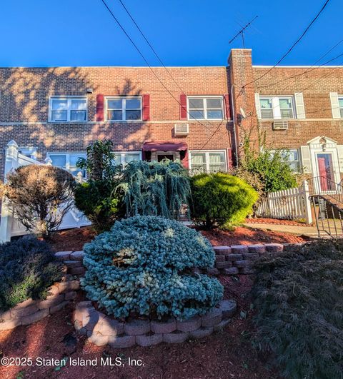 Photo of 25 Winthrop Place, Staten Island, NY 10314 (MLS # 2506177)