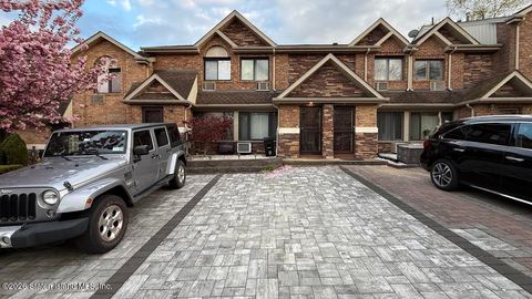 Photo of 94 North Drive, Staten Island, NY 10305 (MLS # 2602171)