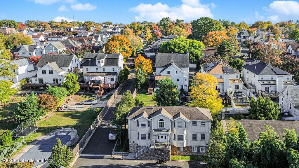 Photo of 400 Brookfield Avenue, Staten Island, NY 10308 (MLS # 2506369)