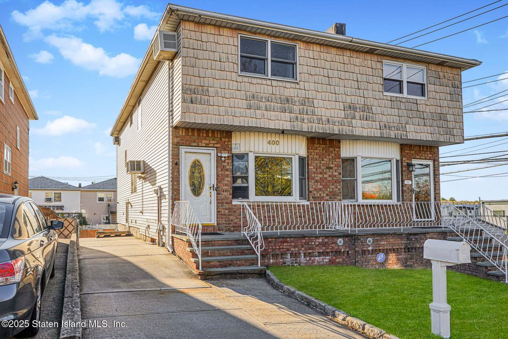 Photo of 400 Brookfield Avenue, Staten Island, NY 10308 (MLS # 2506369)