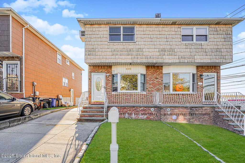 Photo of 400 Brookfield Avenue, Staten Island, NY 10308 (MLS # 2506369)