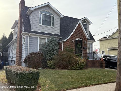 Photo of 78 Cloister Place, Staten Island, NY 10306 (MLS # 2507021)