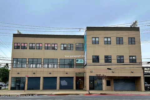 Photo of 2000 Hylan Blvd Blvd, Staten Island, NY 10306 (MLS # 2504224)