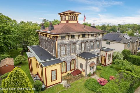 Photo of 24 St Stephens Place, Staten Island, NY 10306 (MLS # 2502138)