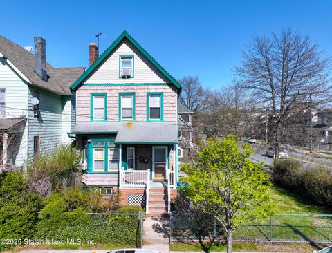 Photo of 325 N Burgher Avenue, Staten Island, NY 10310 (MLS # 2502000)