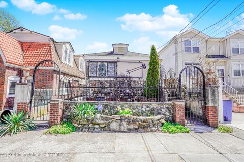 Photo of 120 Winham Avenue, Staten Island, NY 10306 (MLS # 2502223)