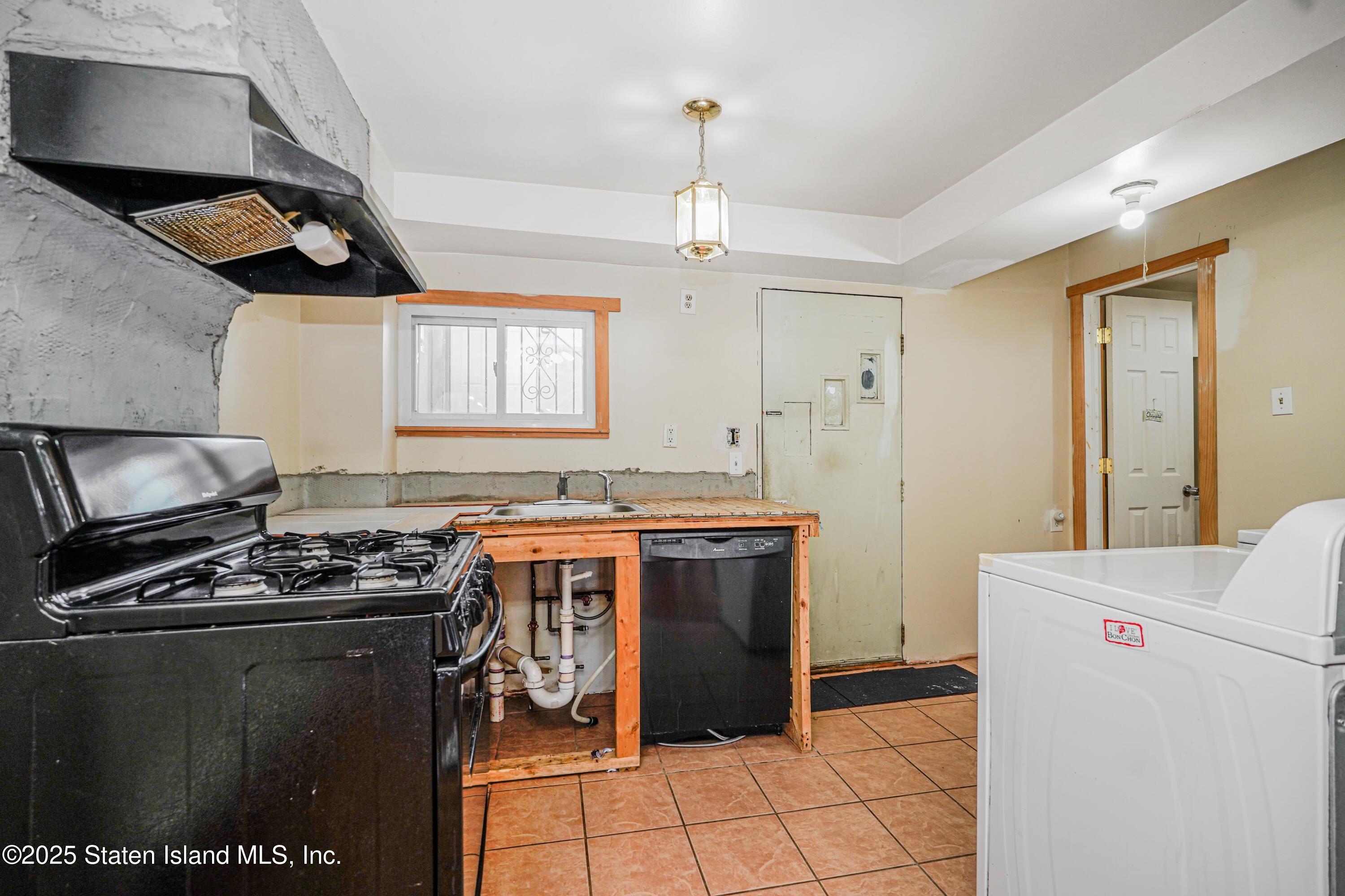 120 Winham Avenue, Staten Island, New York image 7