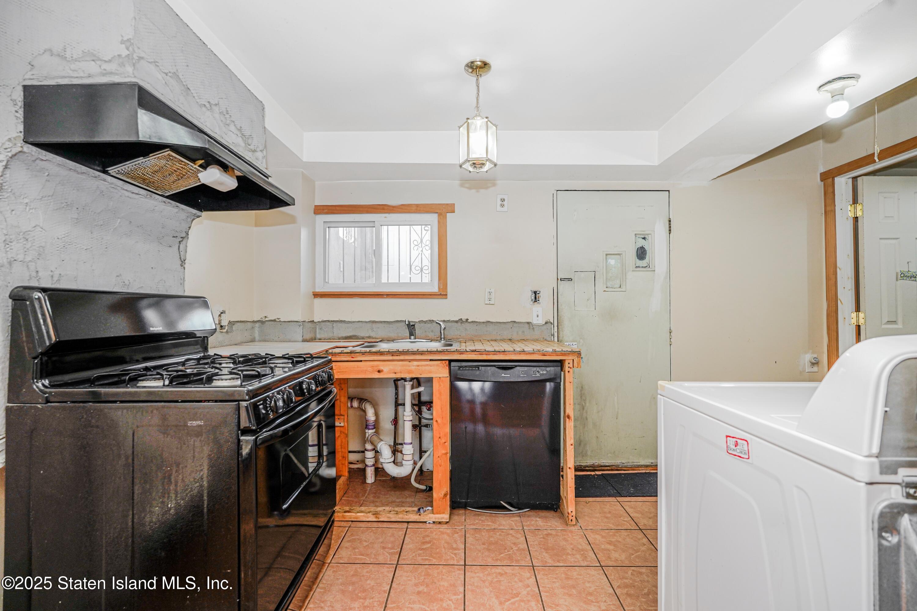 120 Winham Avenue, Staten Island, New York image 8