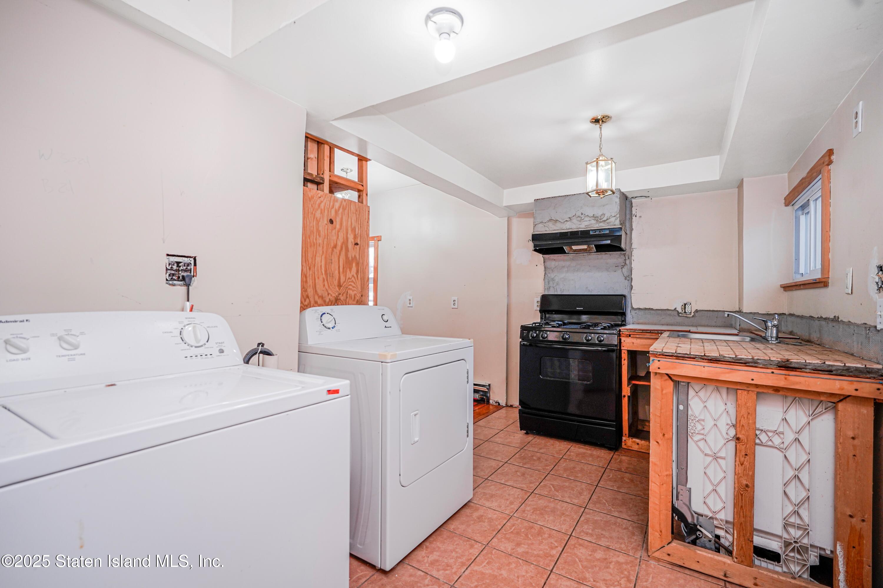 120 Winham Avenue, Staten Island, New York image 16