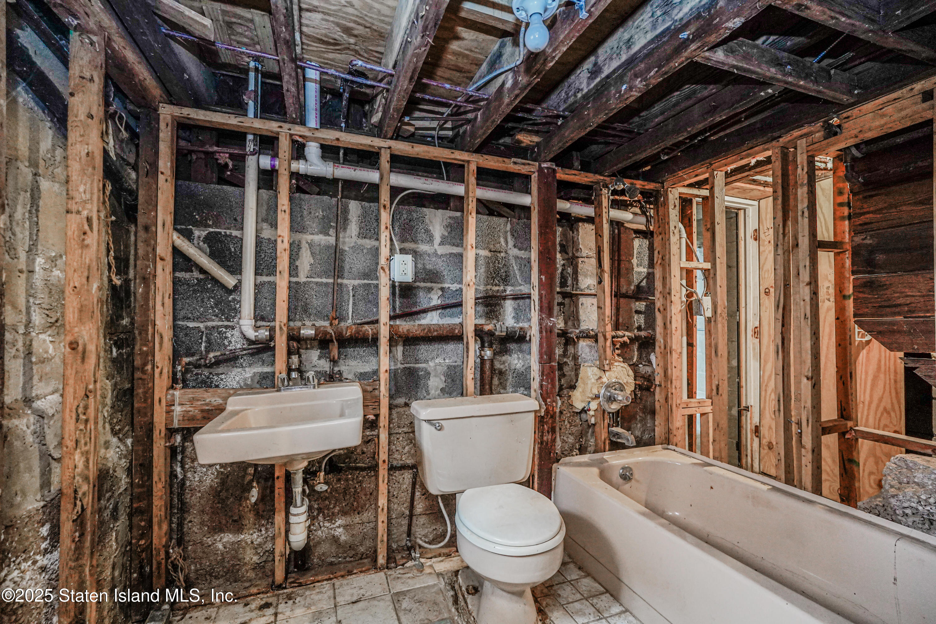 120 Winham Avenue, Staten Island, New York image 19