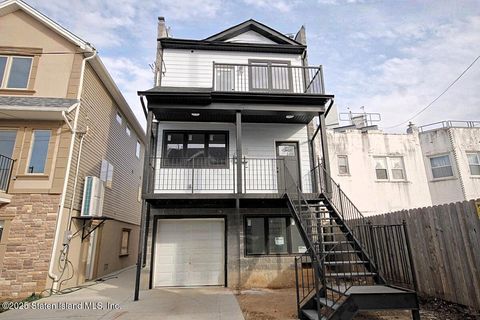 Photo of 59 Maple Terrace, Staten Island, NY 10306 (MLS # 2507147)