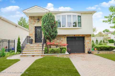 Photo of 480 Sheldon Avenue, Staten Island, NY 10312 (MLS # 2504824)