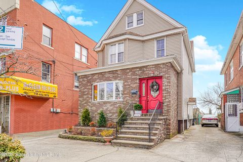 Photo of 174 Mcclean Avenue, Staten Island, NY 10305 (MLS # 2501320)