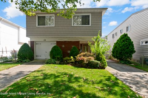 Photo of 32 Monroe Place, Staten Island, NY 10314 (MLS # 1163493)