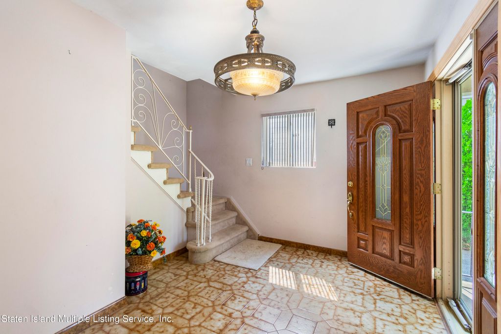 Photo of 32 Monroe Place, Staten Island, NY 10314 (MLS # 1163493)