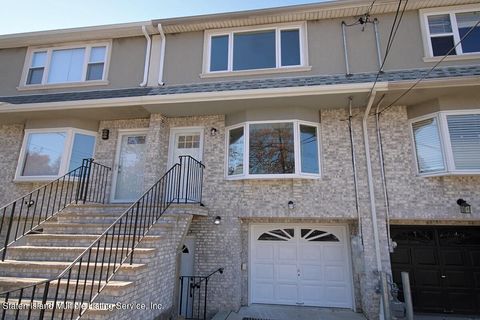 Photo of 94 Lorrain Avenue, Staten Island, NY 10312 (MLS # 1164894)