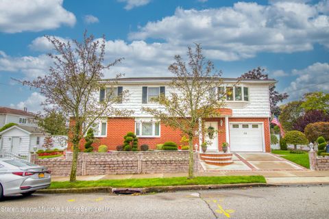 Photo of 54 Spratt Avenue, Staten Island, NY 10306 (MLS # 1164932)