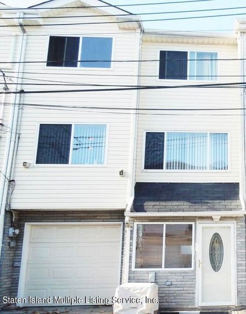 Photo of 38 Michelle Lane, Staten Island, NY 10306 (MLS # 1163118)