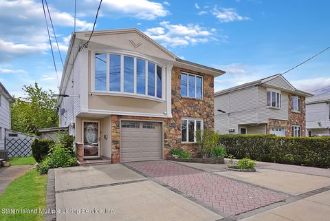 Photo of 176 Slater Boulevard, Staten Island, NY 10305 (MLS # 1161843)