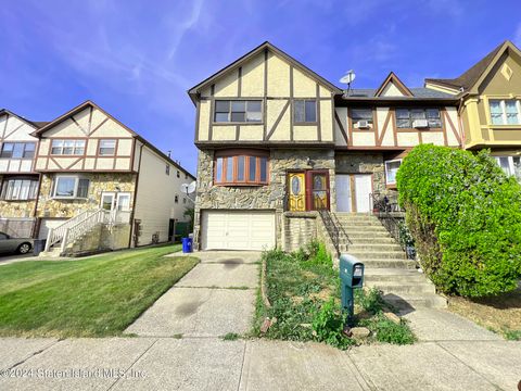 Photo of 27 Richard Lane, Staten Island, NY 10314 (MLS # 2405349)