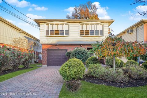 Photo of 291 Woodbine Avenue, Staten Island, NY 10314 (MLS # 2406260)