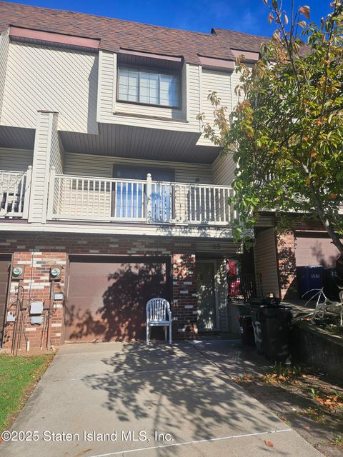 Photo of 135 Russek Drive, Staten Island, NY 10312 (MLS # 2505335)