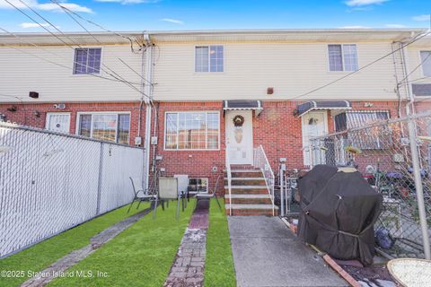 Photo of 36 Hill Street, Staten Island, NY 10304 (MLS # 2500854)