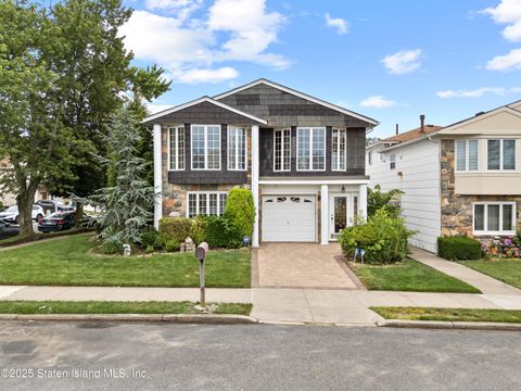 Photo of 4 Bangor Street, Staten Island, NY 10314 (MLS # 2503841)