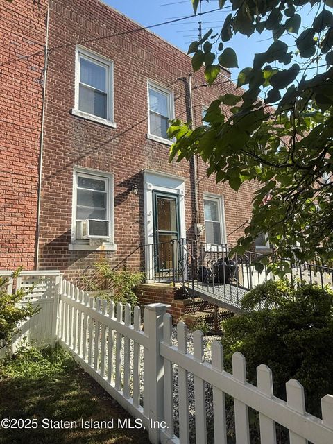 Photo of 25 Coale Avenue, Staten Island, NY 10314 (MLS # 2504638)