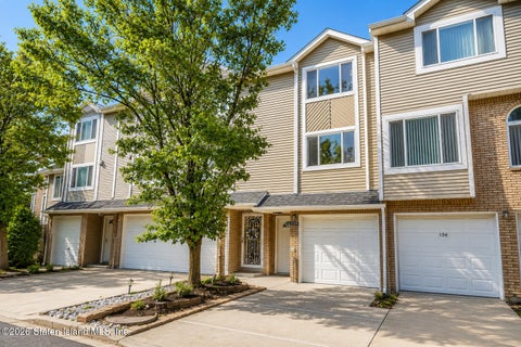 Photo of 124 Pembrook Loop, Staten Island, NY 10309 (MLS # 2603049)