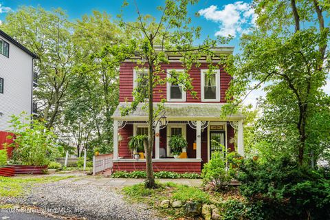Photo of 43 Ridgefield Avenue, Staten Island, NY 10304 (MLS # 2505080)
