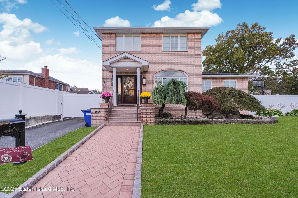Photo of 716 Woodrow Road, Staten Island, NY 10312 (MLS # 2506419)