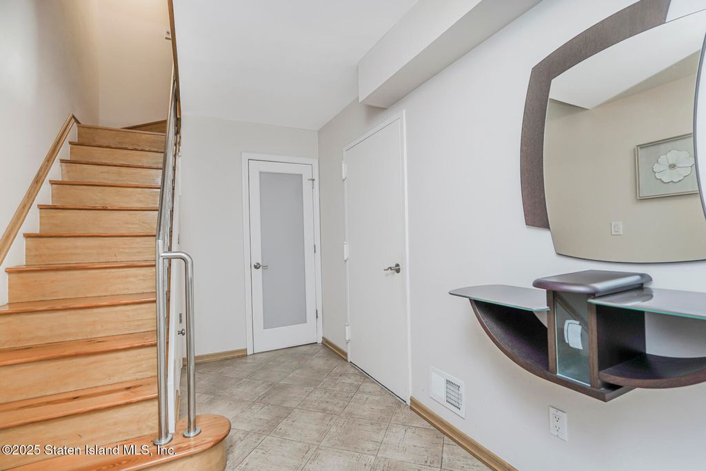 Photo of 558 Dongan Hills Avenue, Staten Island, NY 10305 (MLS # 2506560)