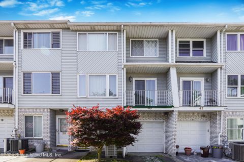 Photo of 40 Vogel Loop, Staten Island, NY 10314 (MLS # 2403124)